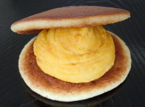 もっちりどら(かぼちゃクリーム)